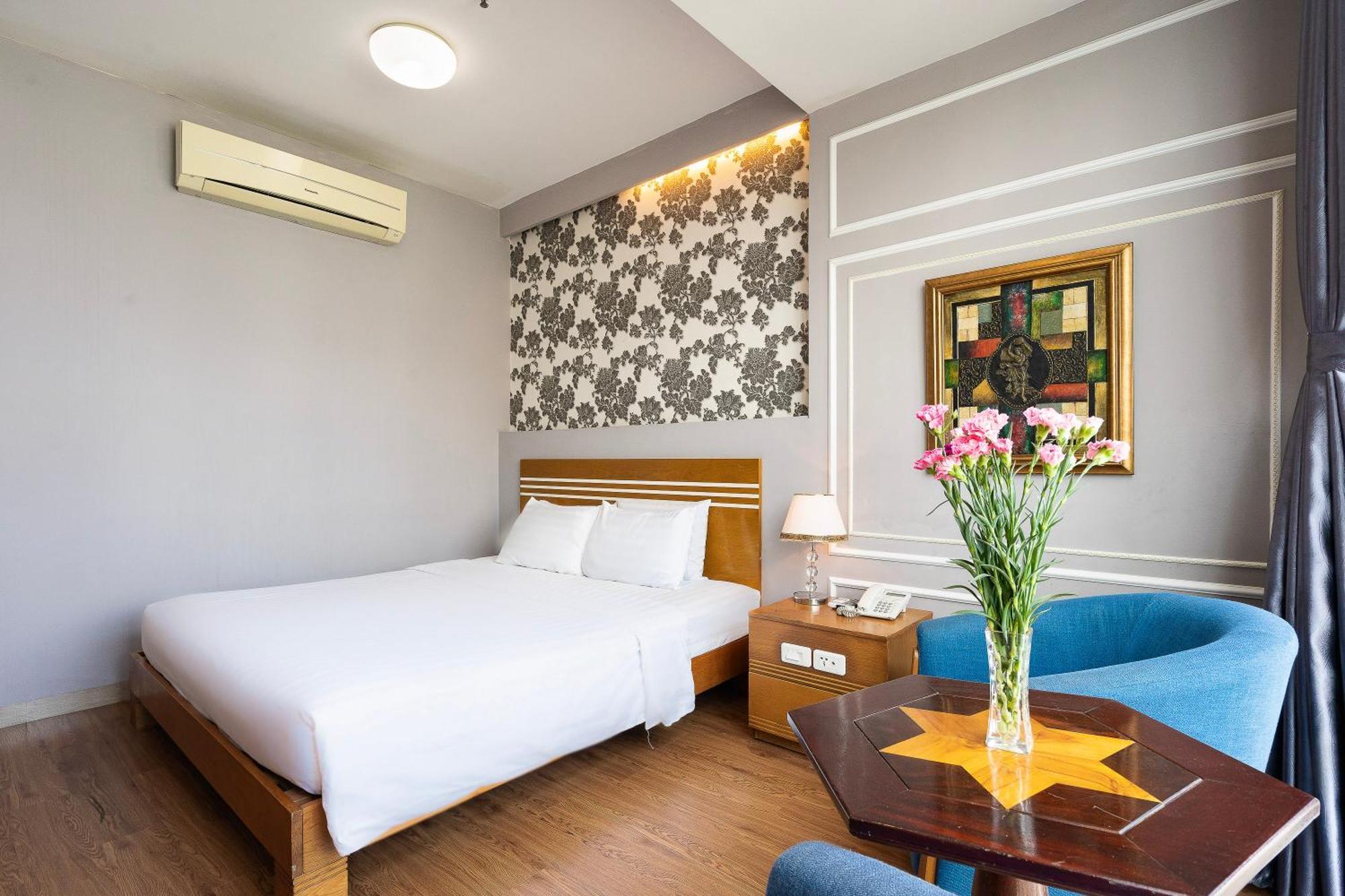 Lucky Star Hotel - Bui Vien Walking Street Ho Chi Minh City Bagian luar foto